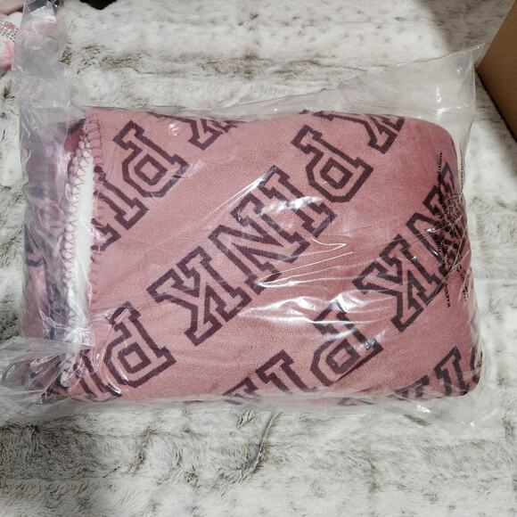 NEW Victoria's Secret PINK Fleece SHERPA Blanket and Pink Dog Plush VS 2025 - Picture 3 of 5